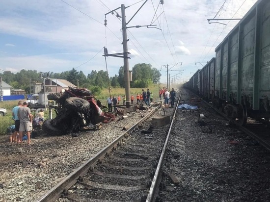 Погибший в ДТП пожарной машины и поезда на Алтае мог быть вольнонаемным