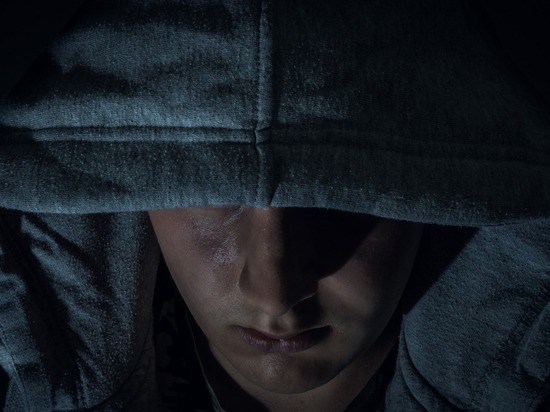 В Десногорске уличный грабитель поживился сумочкой беззащитной женщины