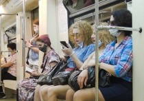 В пресс-службе столичного ГКУ "Организатор перевозок" сообщили, что на станциях Московского метрополитена проводятся рейды по проверке соблюдения пассажирами масочно-перчаточного режима