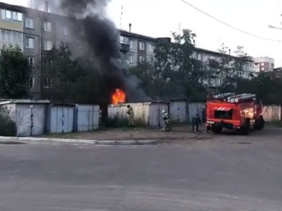 Жителя Улан-Удэ, который на пожаре пытался спасти автомобили соседей, обматерили