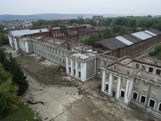 История этой площадки богата на прожекты