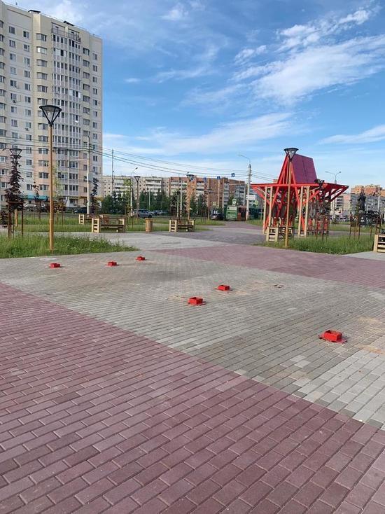 В Калуге демонтировали опасные качели в сквере Краснопивцева