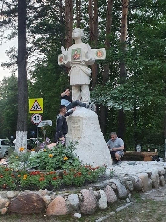 Памятник святому Тимофею Святогорскому освятили в Пушкинских Горах