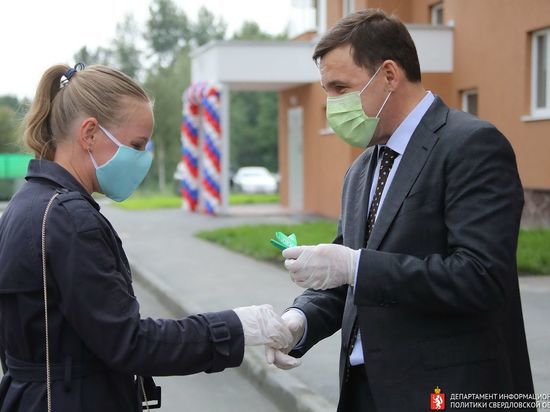 Куйвашев вручил ключи новоселам от некогда проблемного жилого комплекса Куйвашев вручил ключи новоселам от некогда проблемного жилого комплекса