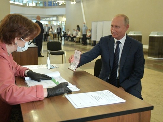 Путин подписал закон о трехдневном голосовании