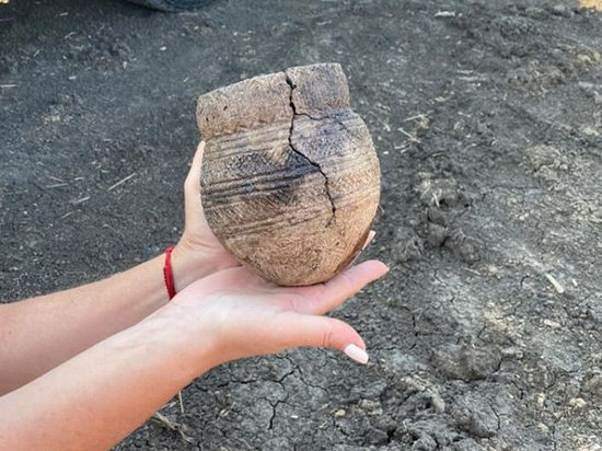 В Динском районе Краснодарского края обнаружили древний глиняный сосуд