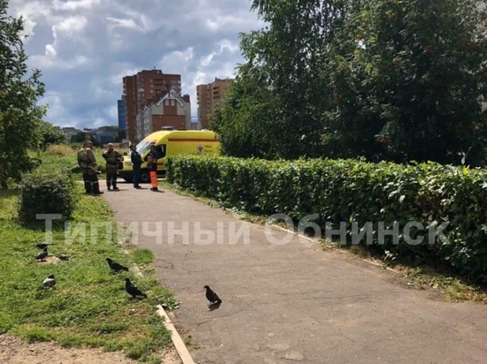 В Обнинске пожилая женщина упала с седьмого этажа