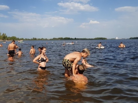 Саратовцы спокойно отмечают Ильин день, День железнодорожника и День ВДВ