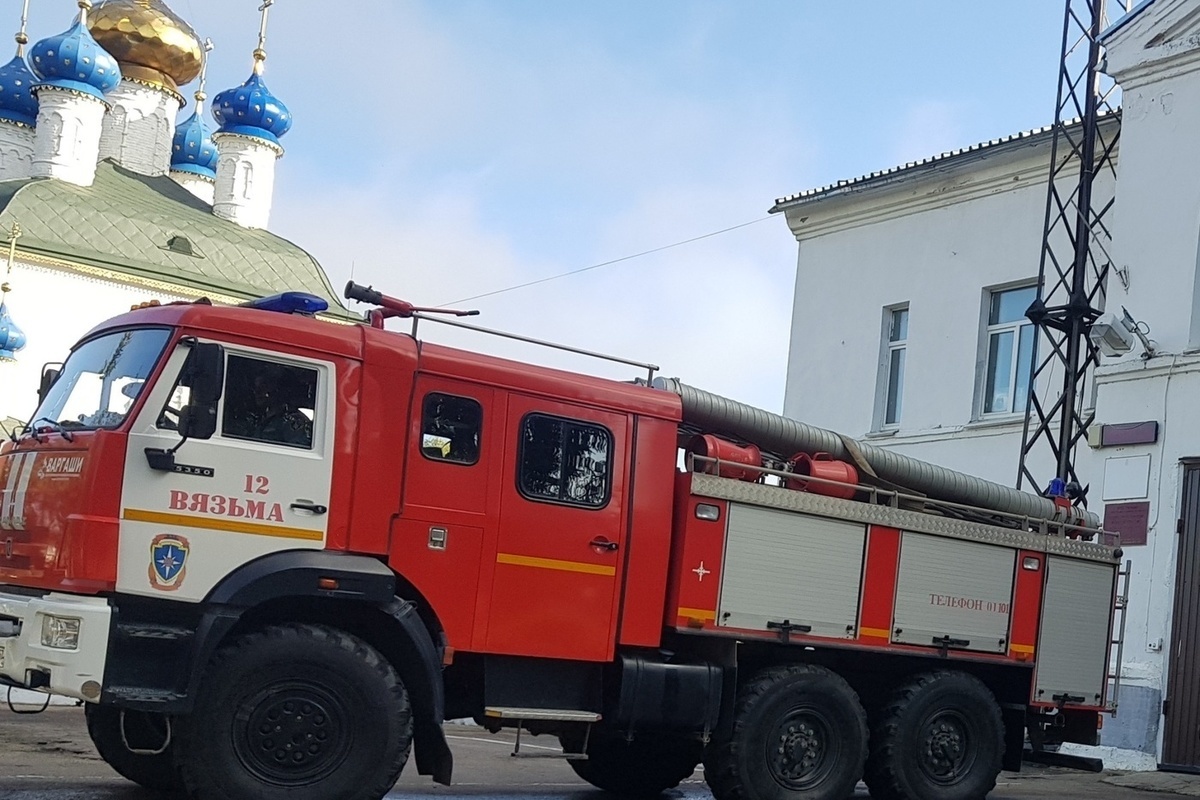 В смоленской Вязьме 2 августа в гараже загорелся автомобиль - МК Смоленск