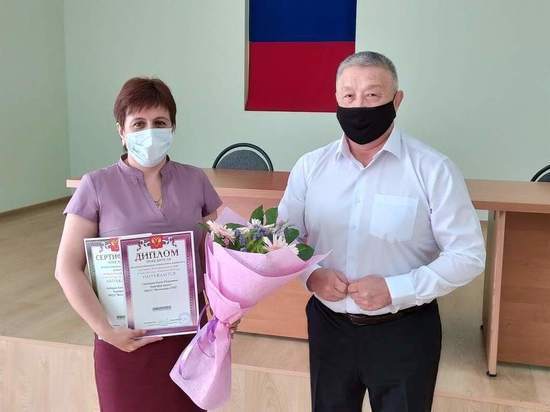 Педагоги Яшалтинского района Калмыкии заслужили награды и звания