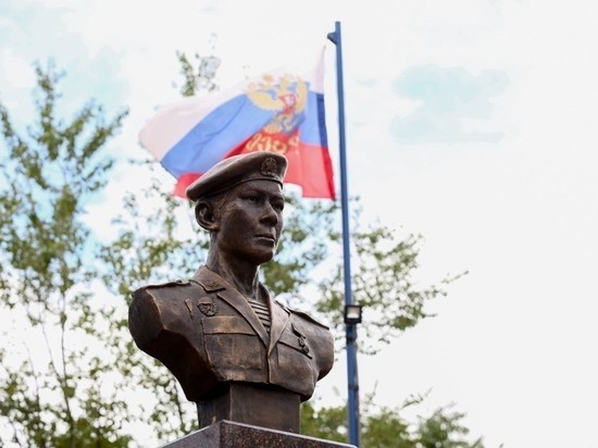 В Астраханской области установили памятник герою-десантнику легендарной 6-й роты