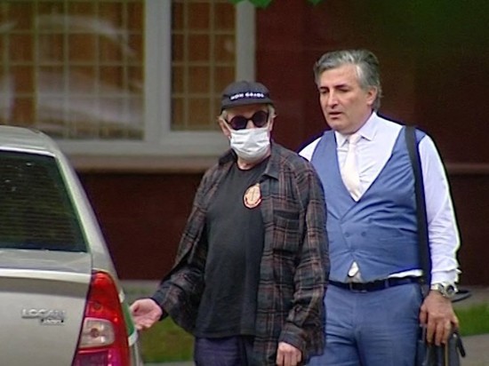 Адвокат Михаила Ефремова бросит подзащитного ради суда в Новосибирске
