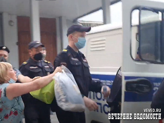 Вынесен приговор мужчине, задержанному в Екатеринбурге на пикете в поддержку хабаровчан