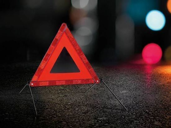 Автомобилист за рулем «Лады» погиб врезавшись в световую опору в Волгоградской области