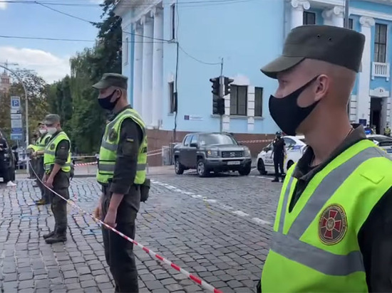 Захвативший банк в Киеве террорист выдвинул первое требование