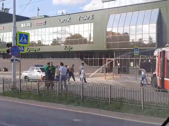 Краснодарцы рассказали об эвакуациях в ТЦ «МедиаПлаза» и магазинах крупной торговой сети