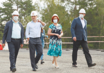 Губернатор Андрей Воробьев проконтролировал строительство путепровода в Дедовске, которое ведется в рамках нацпроекта «Безопасные и качественные автомобильные дороги», и проверил работу местного хлебокомбината, обновившего производственные мощности