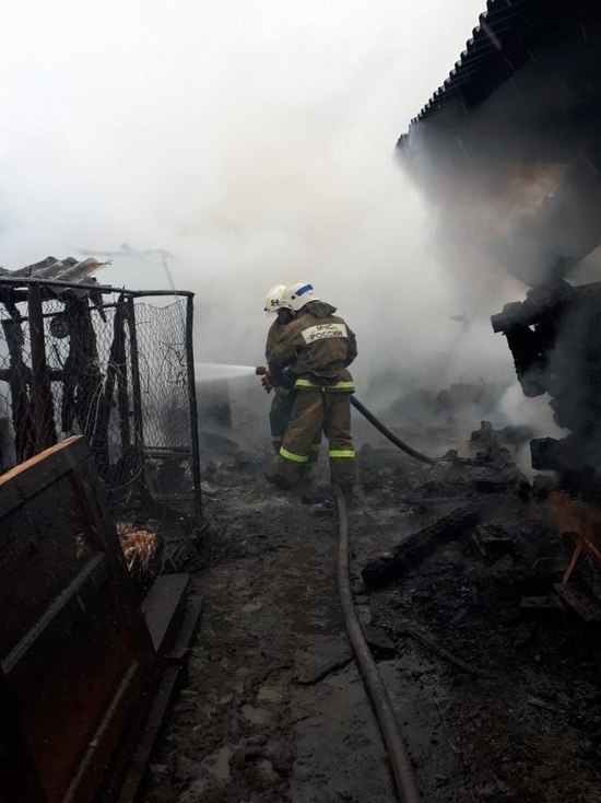 В Ивановской области рано утром сгорел большой дом