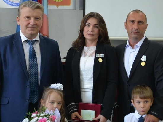 Семья Симоновых из Алдана вручили медаль ордена «Родительская Слава»
