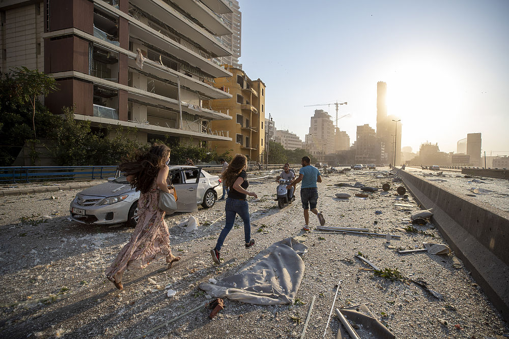 Адский взрыв разнес районы Бейрута: кадры страшных разрушений