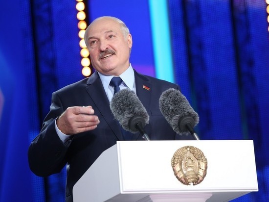 Лукашенко призвал окружить заботой иностранных наблюдателей