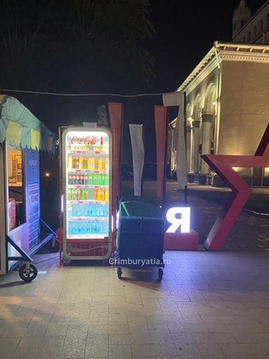 В центре Улан-Удэ «память народа» загородили холодильником с газировкой