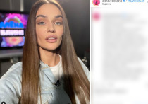 Модель и телеведущая Алена Водонаева на своей странице в Instagram опубликовала серию снимков в откровенном наряде