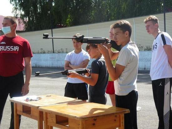 В лагере «Ратники» в Викуловском районе ребята изучают азы военного дела