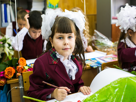 Депутаты Оренбурга поддерживают акцию «Соберем ребенка в школу»