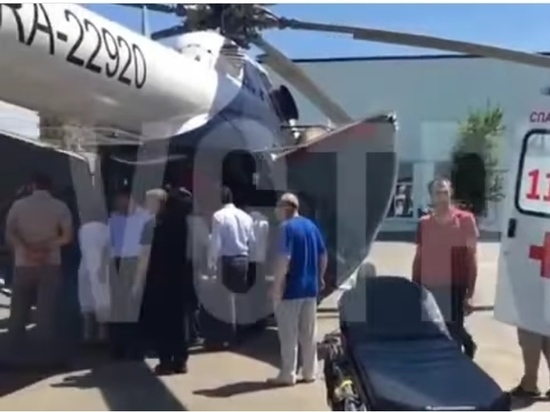В Махачкалу вертолетом доставили пострадавших в ДТП в горах