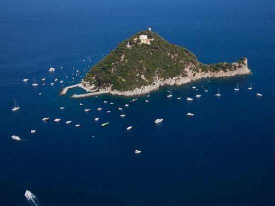 В Италии изучают обстоятельства покупки острова сыном украинского магната
