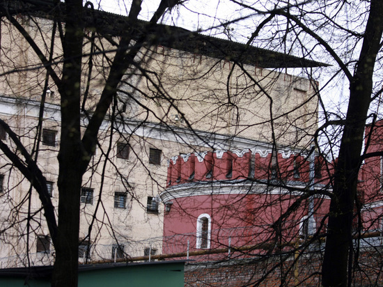 Mash: Москвич подал в суд на "Бутырку" за крыс и курящих соседей