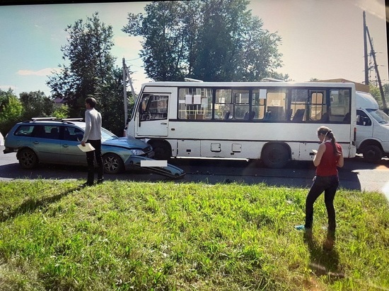 В Иванове в аварии с автобусом пострадали два человека
