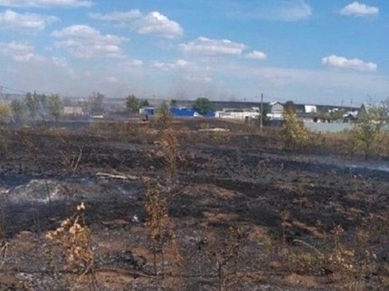 Огонь едва не уничтожил поселок под Оренбургом