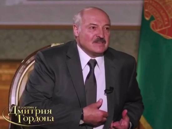 Лукашенко про творческую интеллигенцию: "Я их левой сиськой всех выкормил"