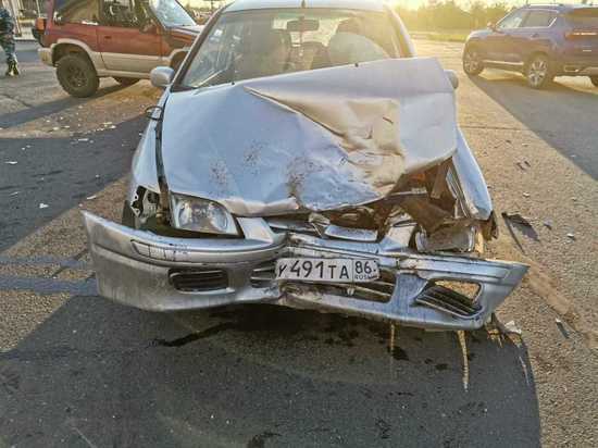 Водитель пострадал при столкновении авто в Новом Уренгое