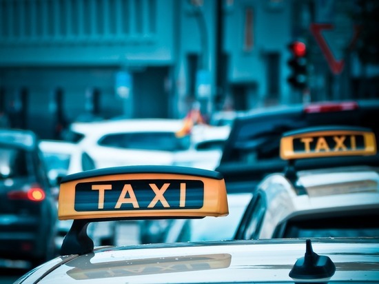 Псковские водители такси сами определят размер комиссии за поездку