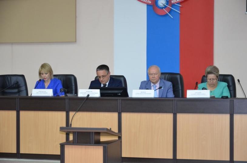 возилкин сергей валентинович калуга горуправа. городская дума калуги. пшеницын андрей вадимович. сайт городской управы г калуги. зал гор управа калуга.