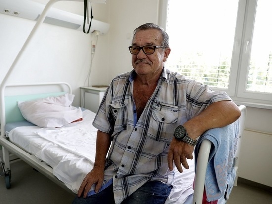 В Волжском врачи провели 70-летнему пенсионеру уникальную операцию