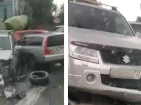 Серьезная авария заблокировала улицу Автогенную в Новосибирске