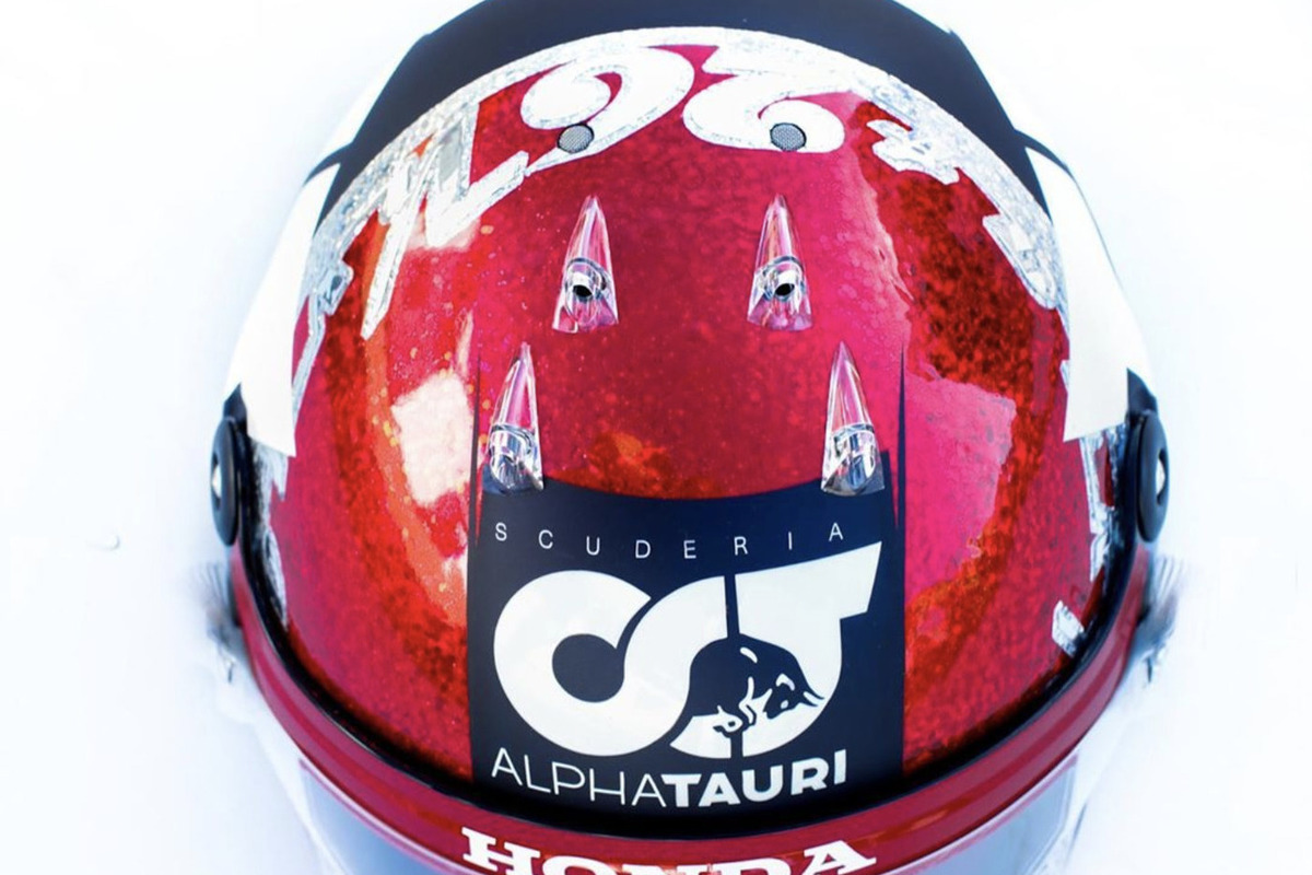Даниил Квят сменил дизайн шлема в честь своей 100-й гонки