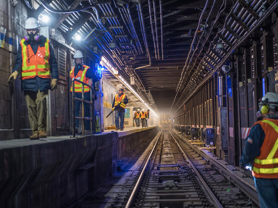 Туннель, по которому поезд сабвея F идет из Манхэттена в Бруклин, должен быть отремонтирован в 2021 году