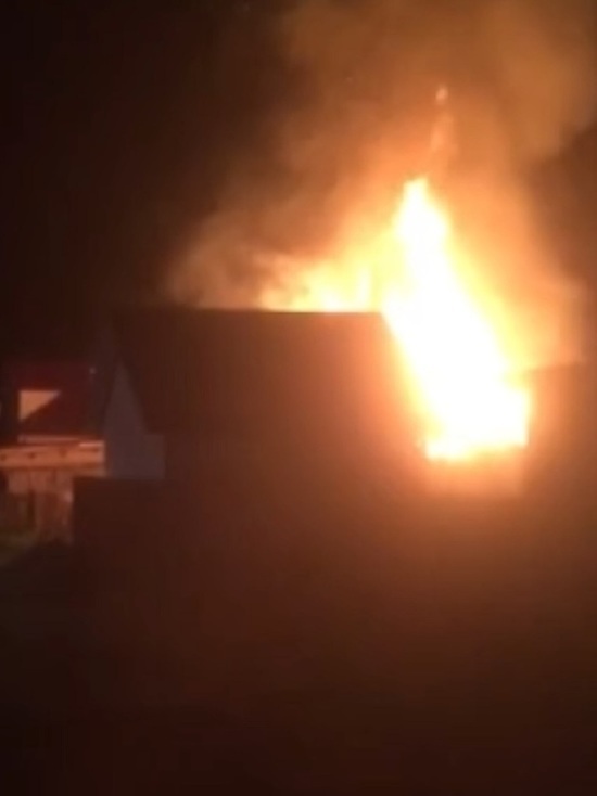 Ночью в Рыбинске сгорел частный дом, пожарные оказались бессильны