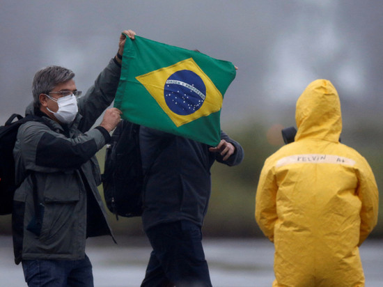 В Бразилии число жертв коронавируса превысило 100 тысяч человек