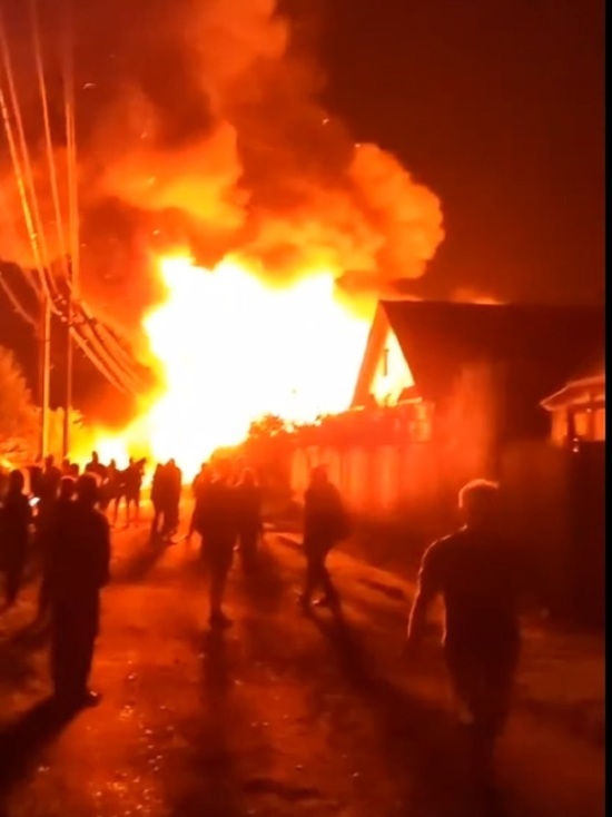 В городе Родники ночью тушили сразу несколько домов