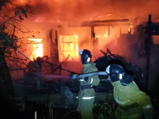В Трусовском районе Астрахани ночью произошел крупный пожар
