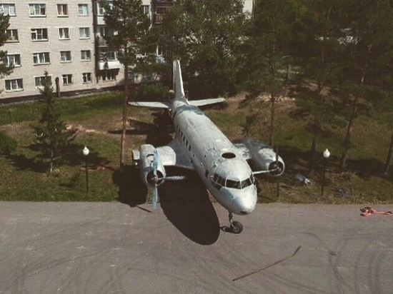 Память на века: под Новосибирском продолжают восстанавливать самолет Ил-14