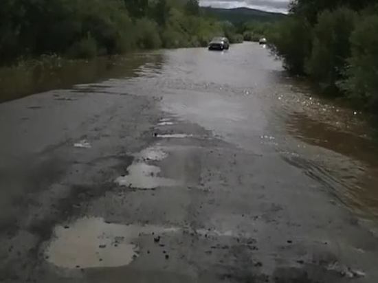 Забайкалка пожаловалась на «кратеры» размытой грунтовки