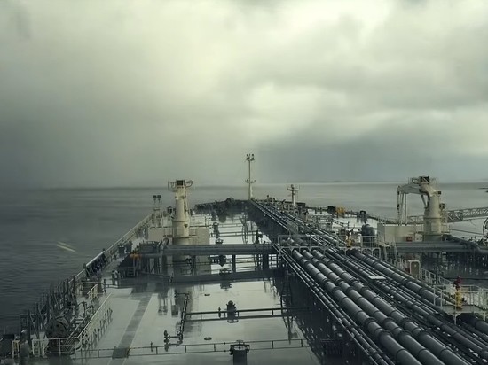 В порту Клайпеды, куда прибыл американский танкер с топливом для Белоруссии, произошел разлив нефти
