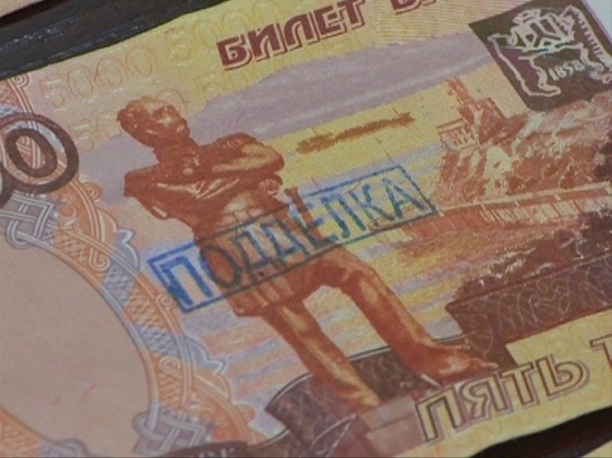 В Смоленске выявили три фальшивых купюры номиналом в пять тысяч